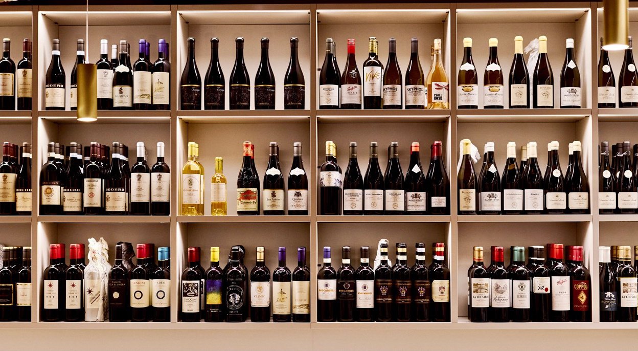 C’è Meregalli dietro Borgo12: l’enoteca dove si compra con il consulente finanziario